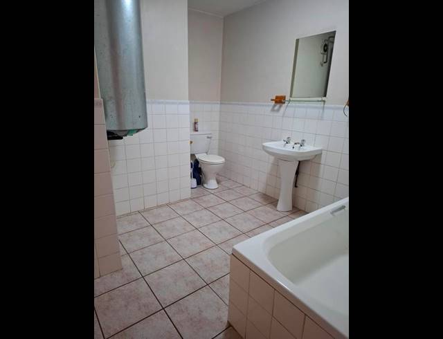 2 BEDROOM PROPERTY TO RENT IN DIE HOEWES